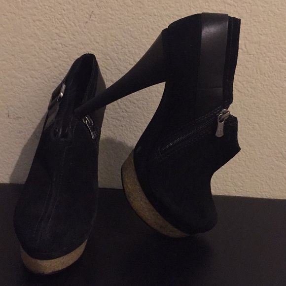 BCBG Never worn,leather beautiful platform booties - Picture 8 of 8